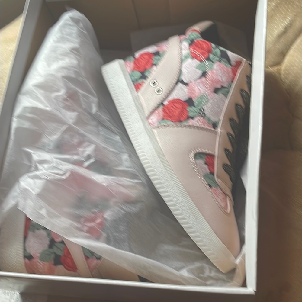 True Craft Floral High-Top Sneakers - Pink and Red